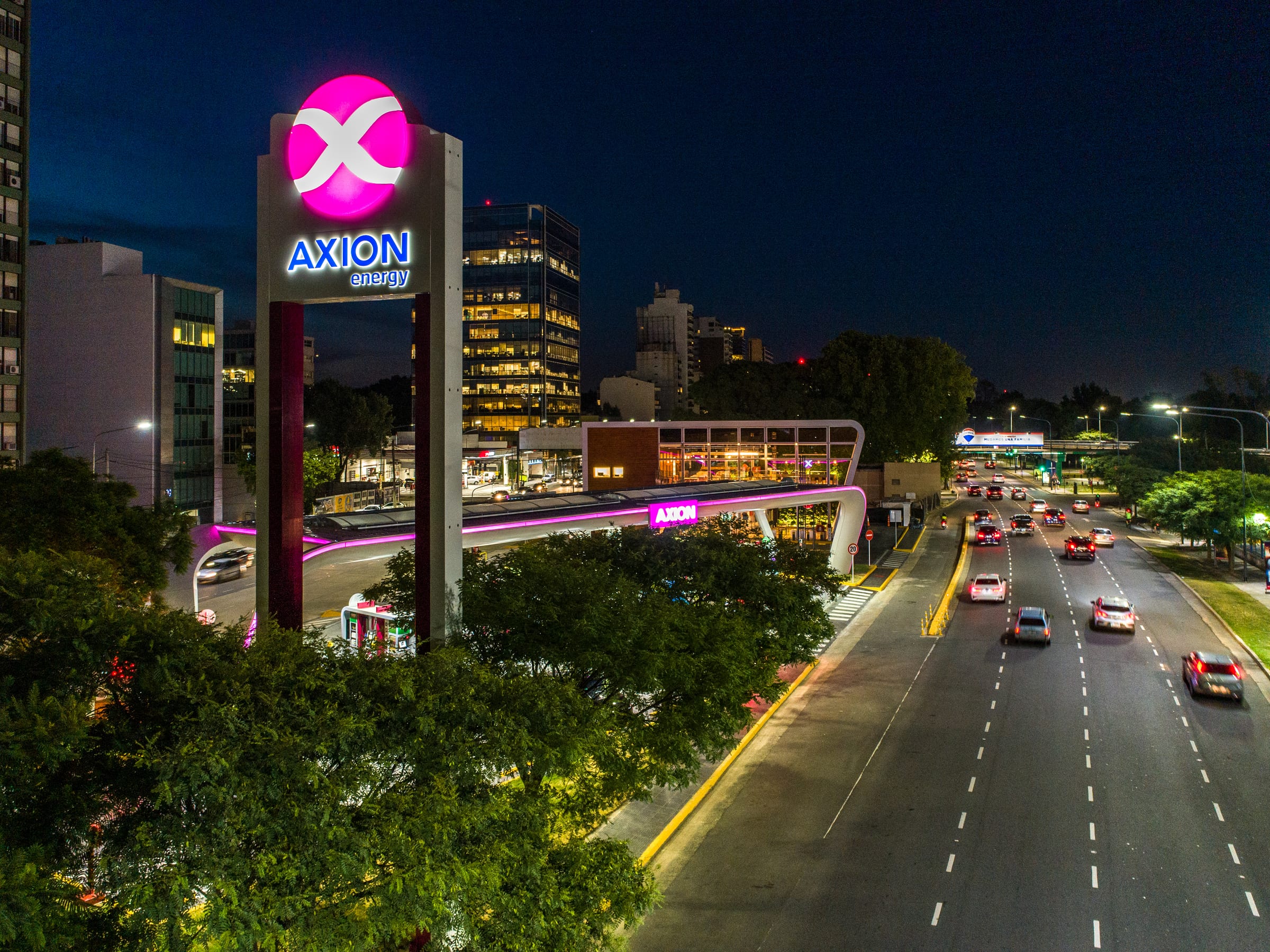 Av. del Libertador 285 — espacios comerciales de AXION Energy en Vicente López, Buenos Aires, registro audiovisual por Interval